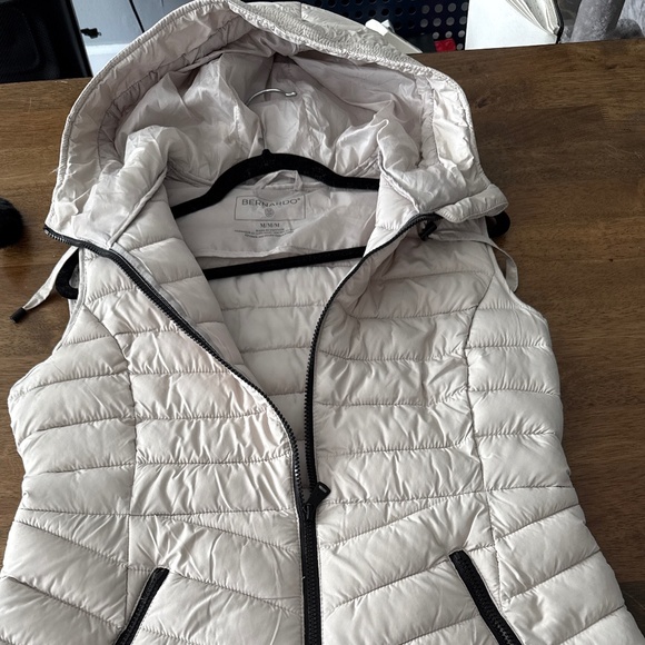 Bernardo Women’s Long Quilted Puffer Vest with Hood – Size M - Picture 1 of 3